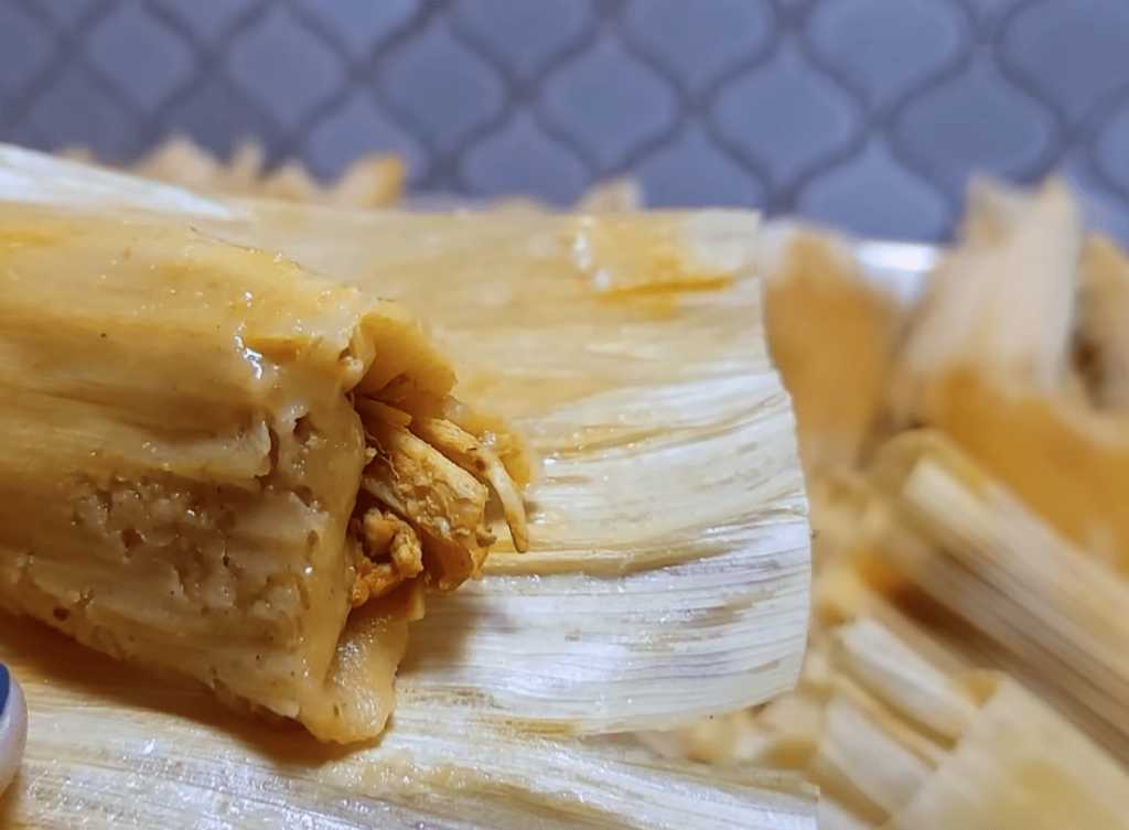how many calories in a chicken tamale